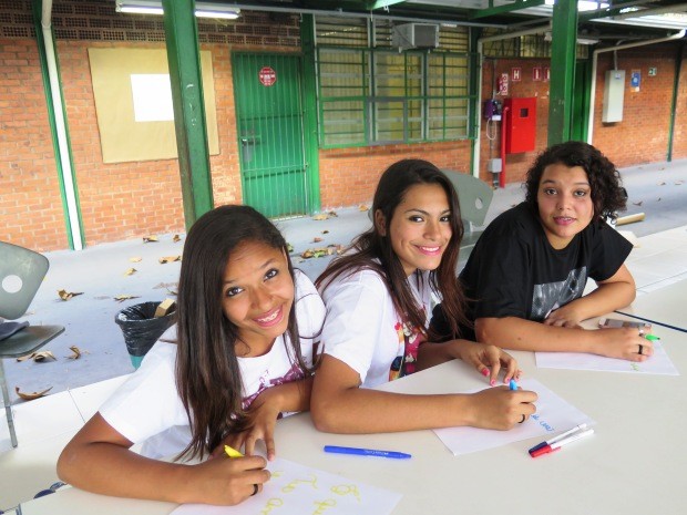 Jovens escreveram carta de 5km para entregar ao Luan Santana (Foto: Guilherme Lucio/G1)